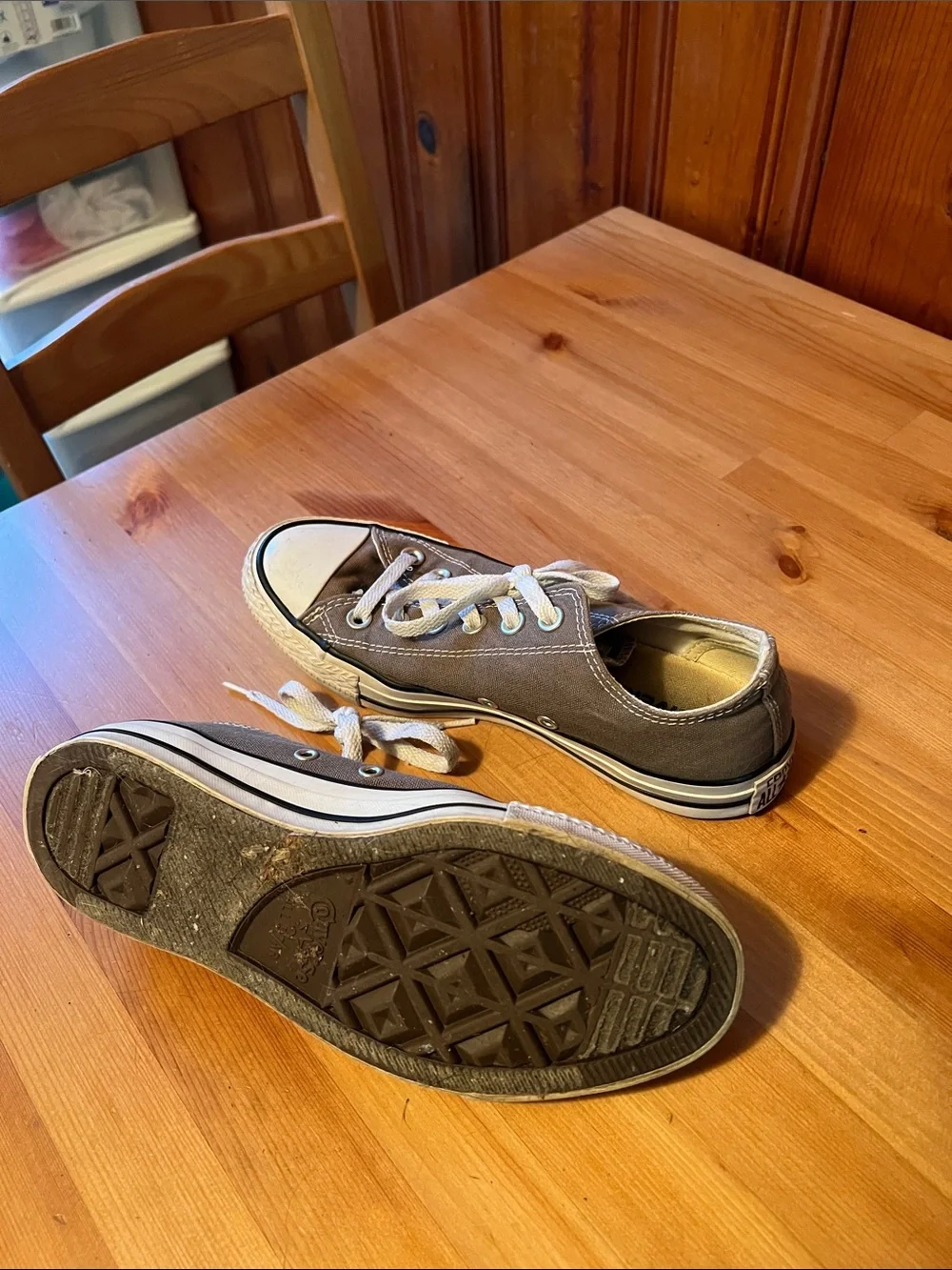 Women/ Men’s Low-Top Canvas Sneakers in Gray